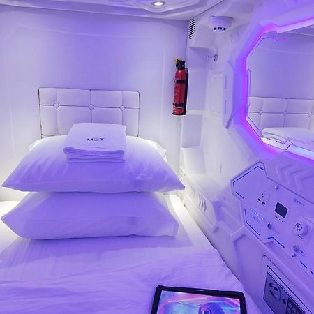 Met A Space Pod @Phrom Phong กรุงเทพมหานคร ภายนอก รูปภาพ