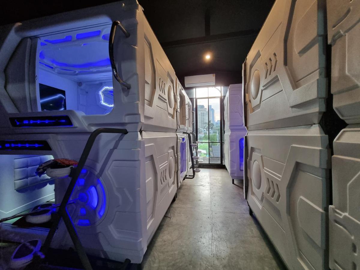 Met A Space Pod @Phrom Phong กรุงเทพมหานคร ภายนอก รูปภาพ