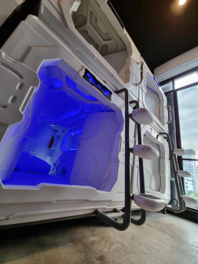 Met A Space Pod @Phrom Phong กรุงเทพมหานคร ภายนอก รูปภาพ