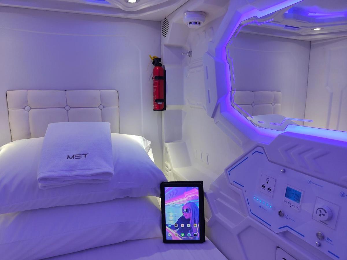 Met A Space Pod @Phrom Phong กรุงเทพมหานคร ภายนอก รูปภาพ