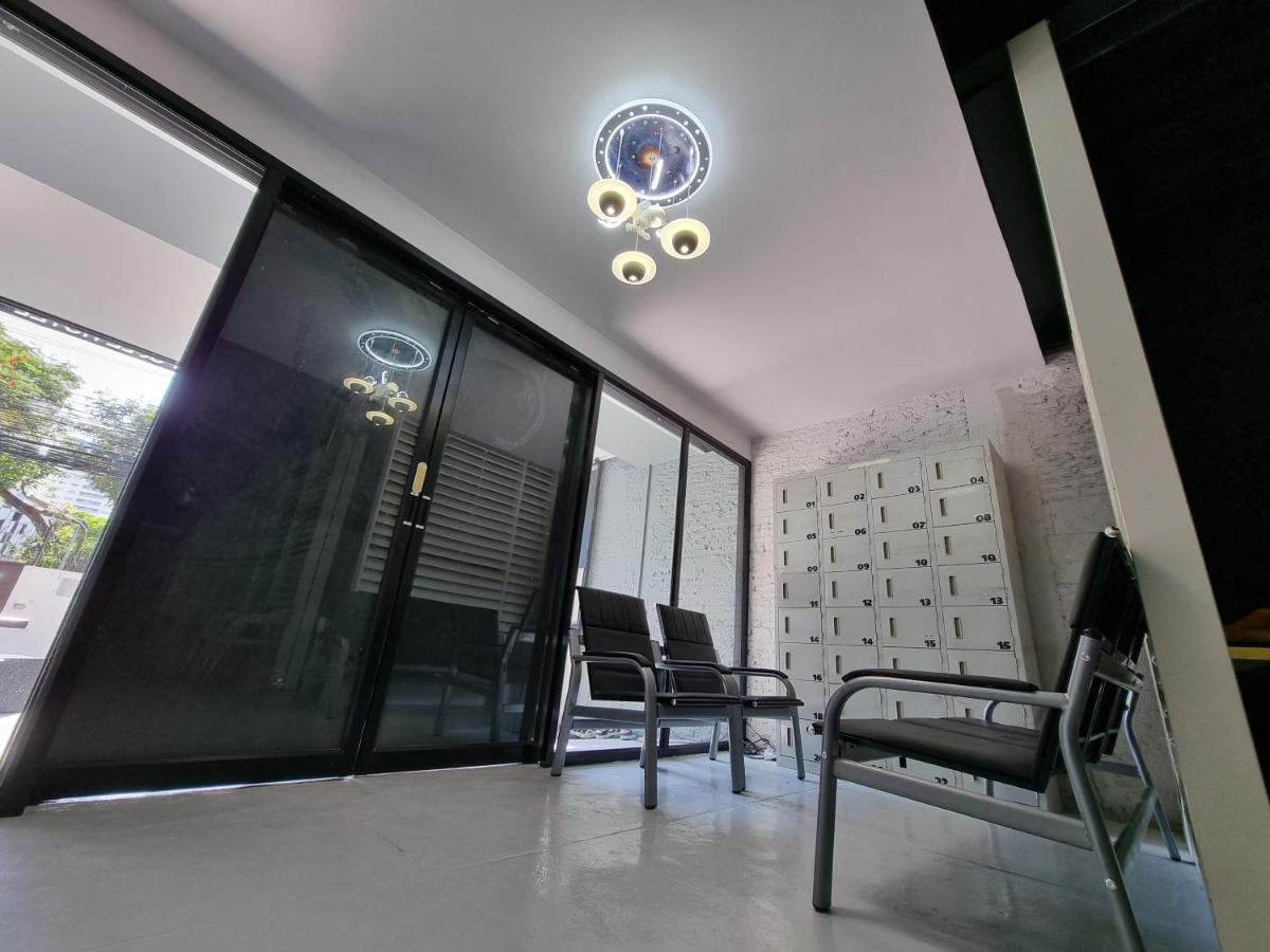 Met A Space Pod @Phrom Phong กรุงเทพมหานคร ภายนอก รูปภาพ