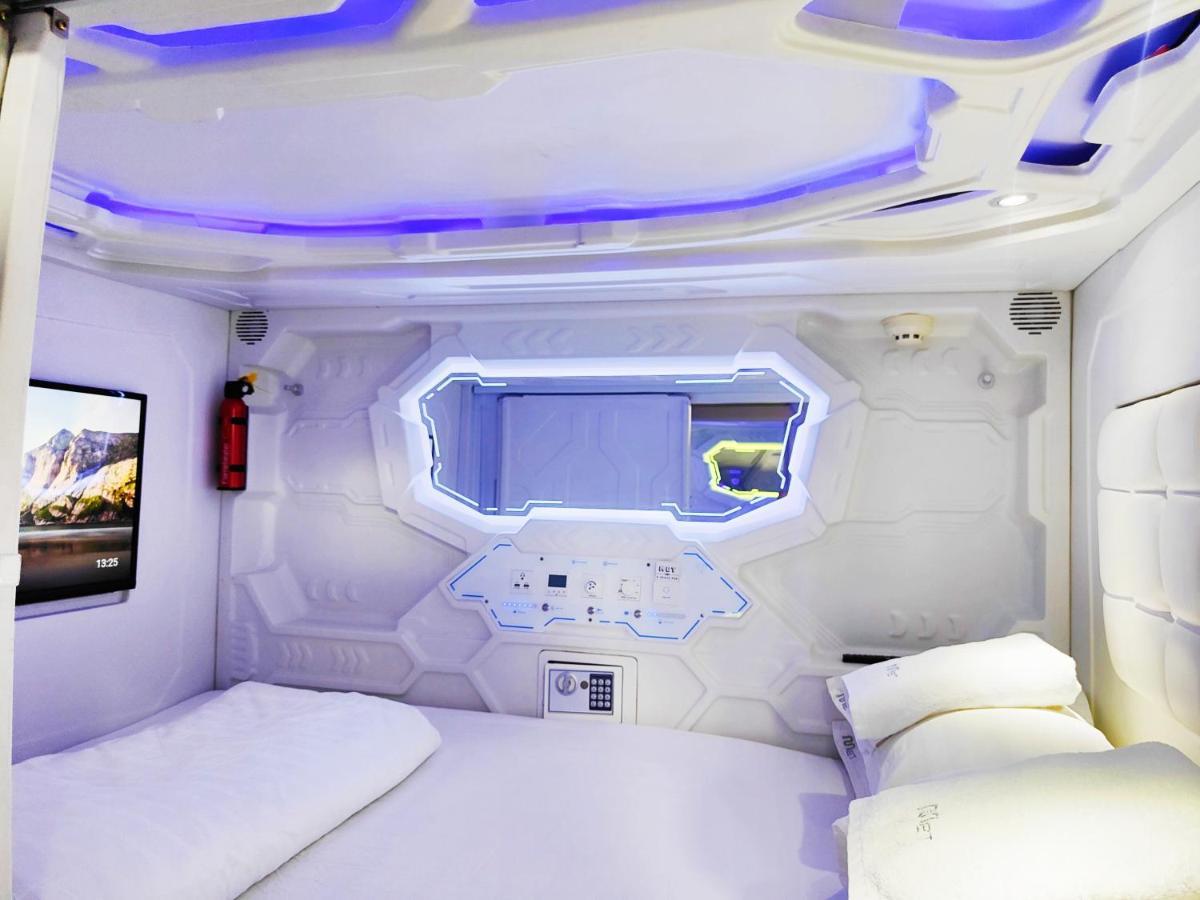 Met A Space Pod @Phrom Phong กรุงเทพมหานคร ภายนอก รูปภาพ